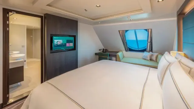 Resorts World Cruises room